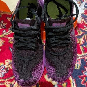 Brand new never worn woman’s Nike fly knit sneakers
